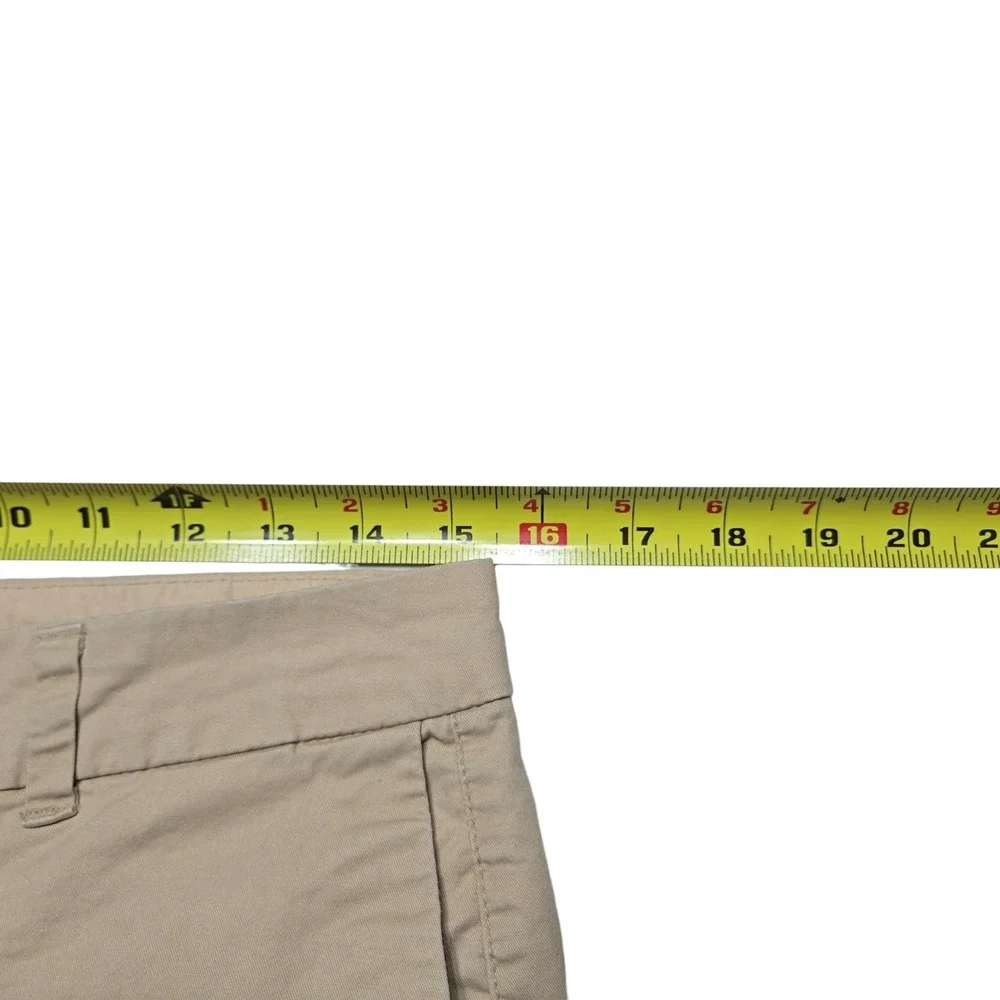 Old Navy Everyday Shorts Womens 4 Khaki Tan Chino Minimalist Coastal Summer